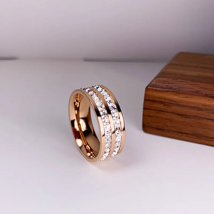 LUMINA SERENA | REFLEKTIONER AV ELEGANS RING