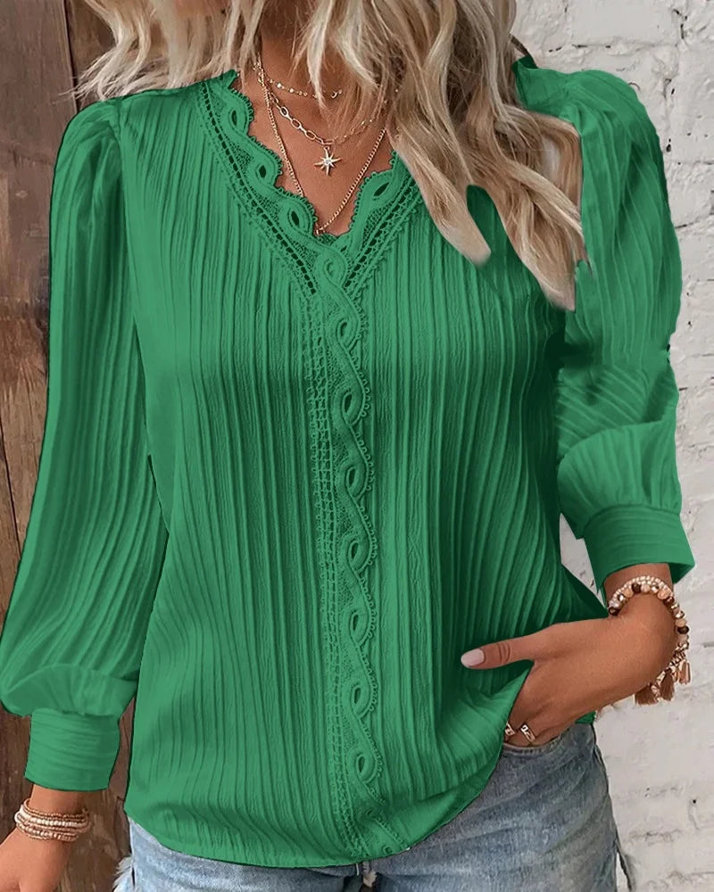 LANA™ | Selvie – Blus med spetskant och veck