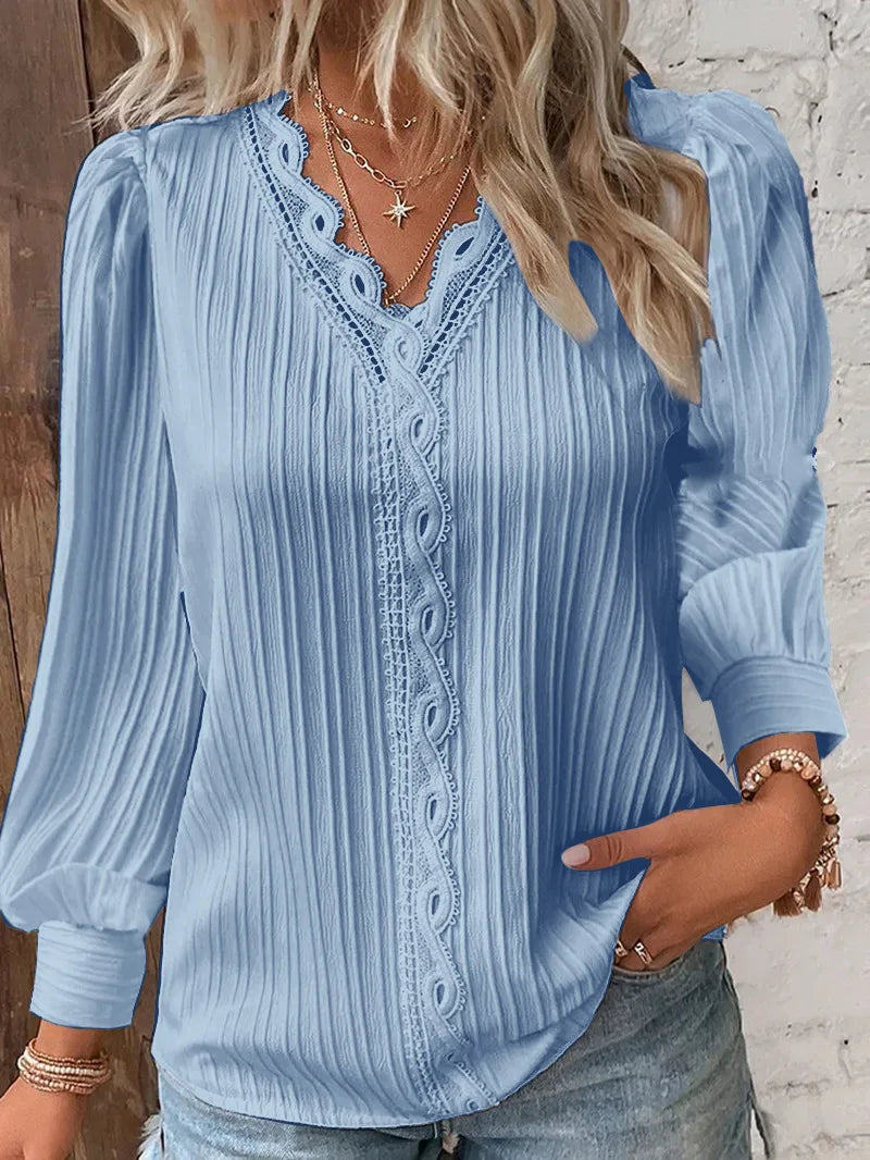 LANA™ | Selvie – Blus med spetskant och veck