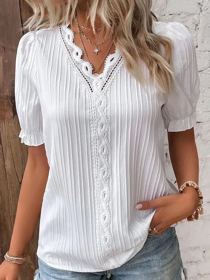 LANA™ | Mira – Feminin topp med spetsdetaljer