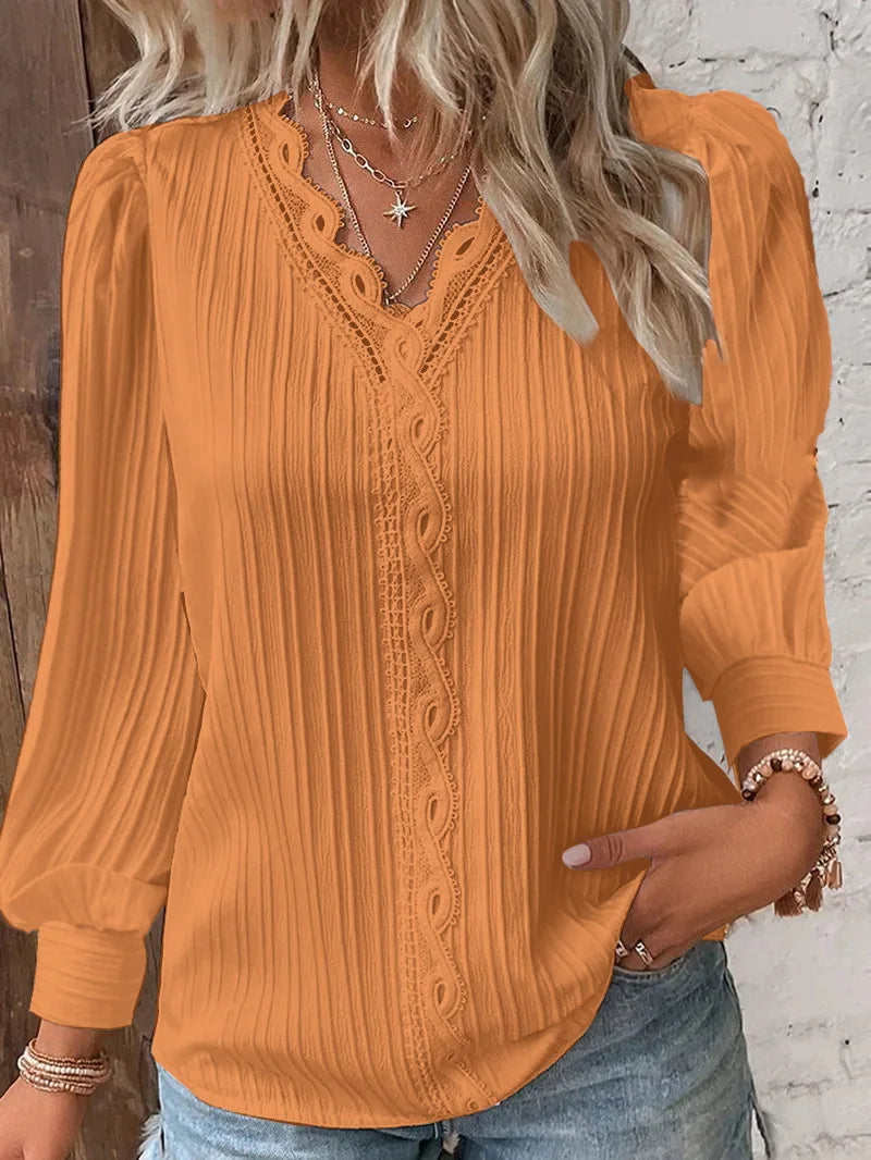 LANA™ | Selvie – Blus med spetskant och veck