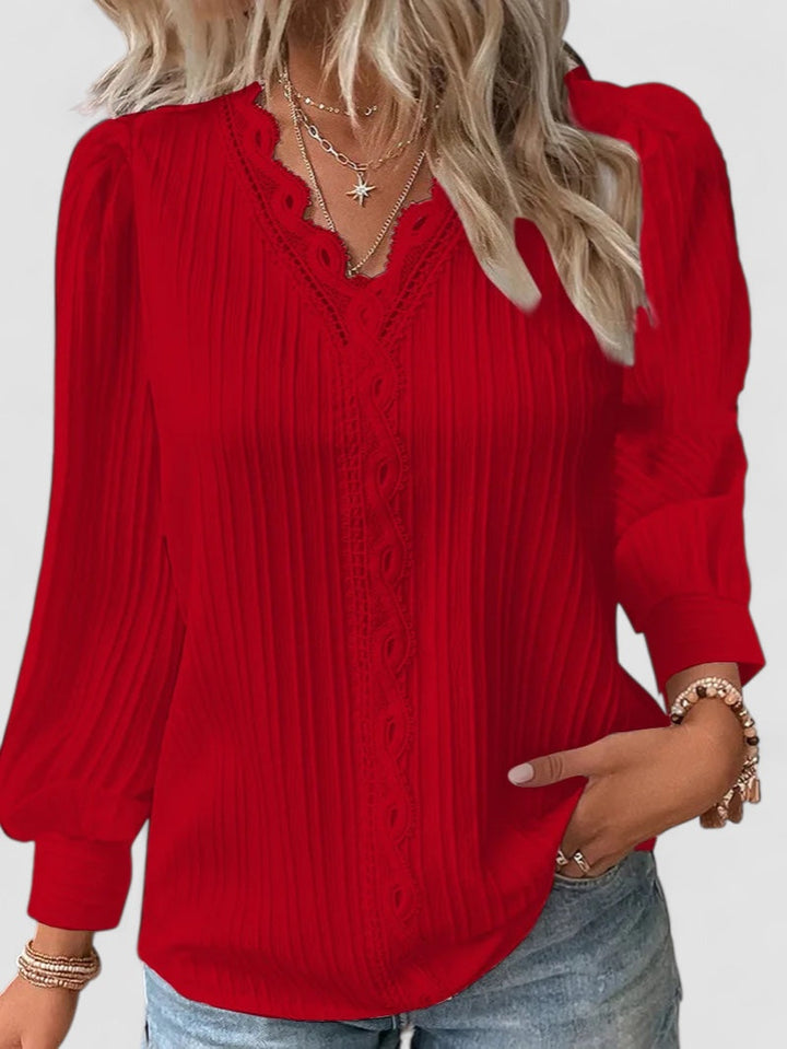 LANA™ | Selvie – Blus med spetskant och veck