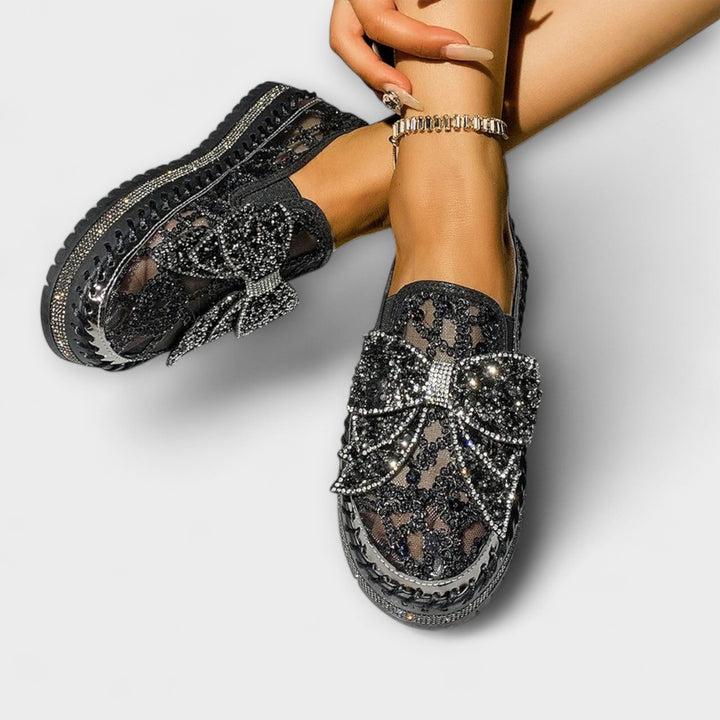 Rue | Slip-on med spets och rosett detaljer