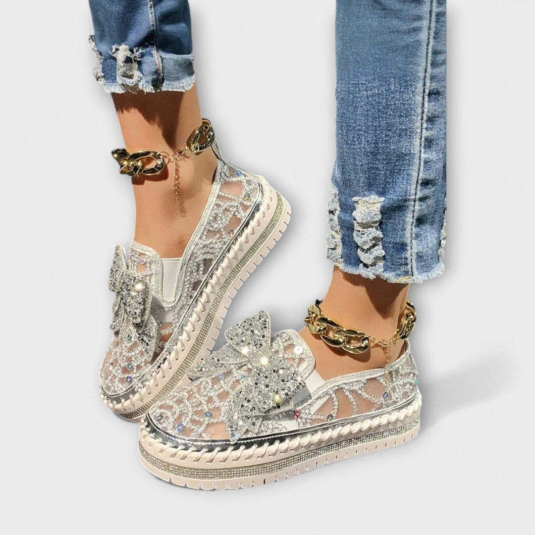 Rue | Slip-on med spets och rosett detaljer
