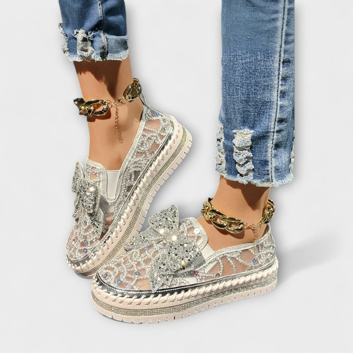 Rue | Slip-on med spets och rosett detaljer
