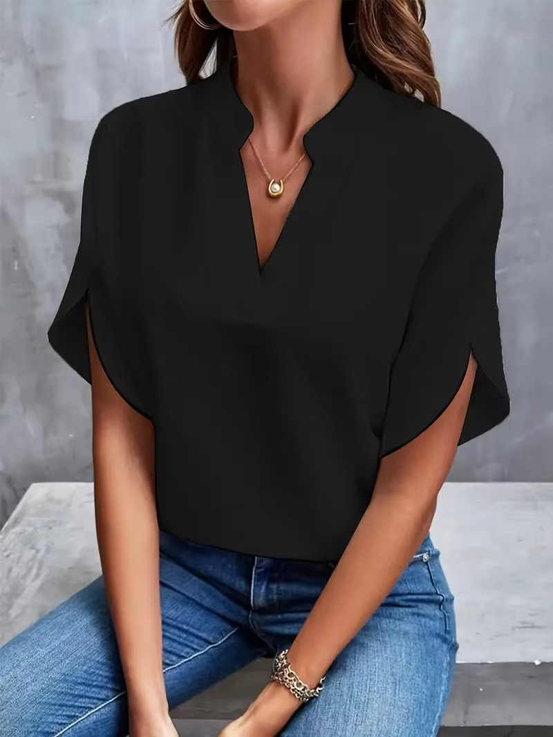LANA™ | Malin – V-ringad topp i mjukt tyg och feminin ton