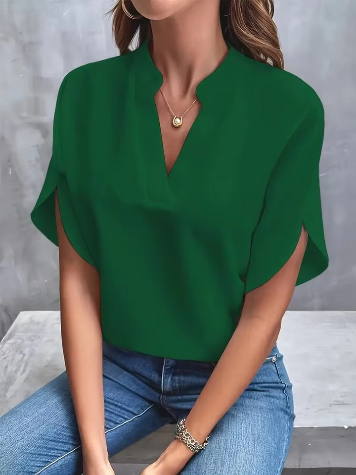 LANA™ | Malin – V-ringad topp i mjukt tyg och feminin ton