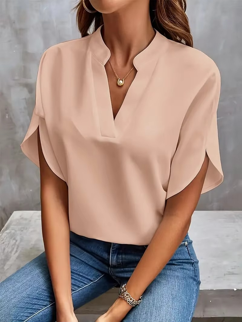 LANA™ | Malin – V-ringad topp i mjukt tyg och feminin ton