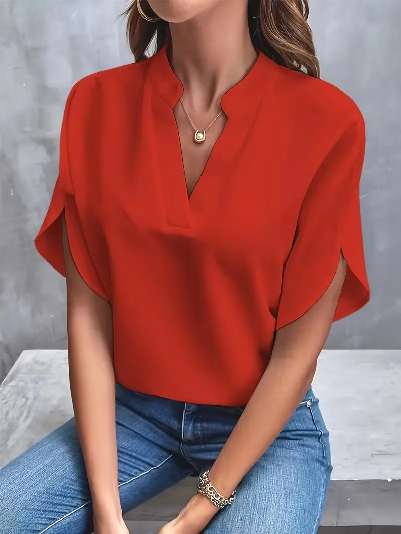 LANA™ | Malin – V-ringad topp i mjukt tyg och feminin ton