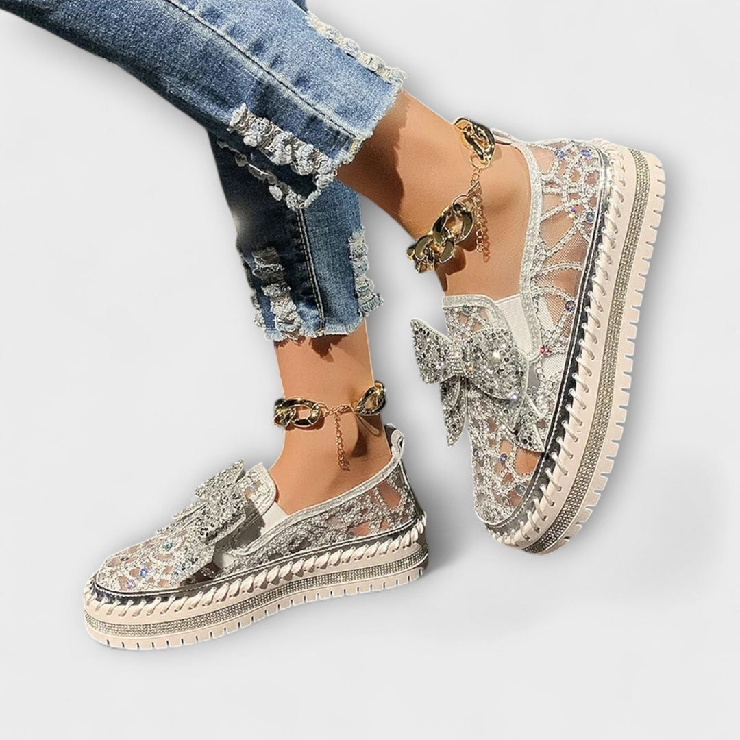 Rue | Slip-on med spets och rosett detaljer