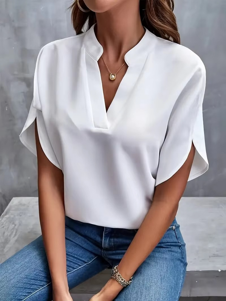 LANA™ | Malin – V-ringad topp i mjukt tyg och feminin ton