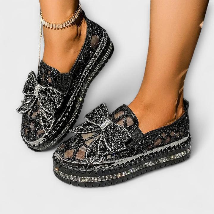 Rue | Slip-on med spets och rosett detaljer