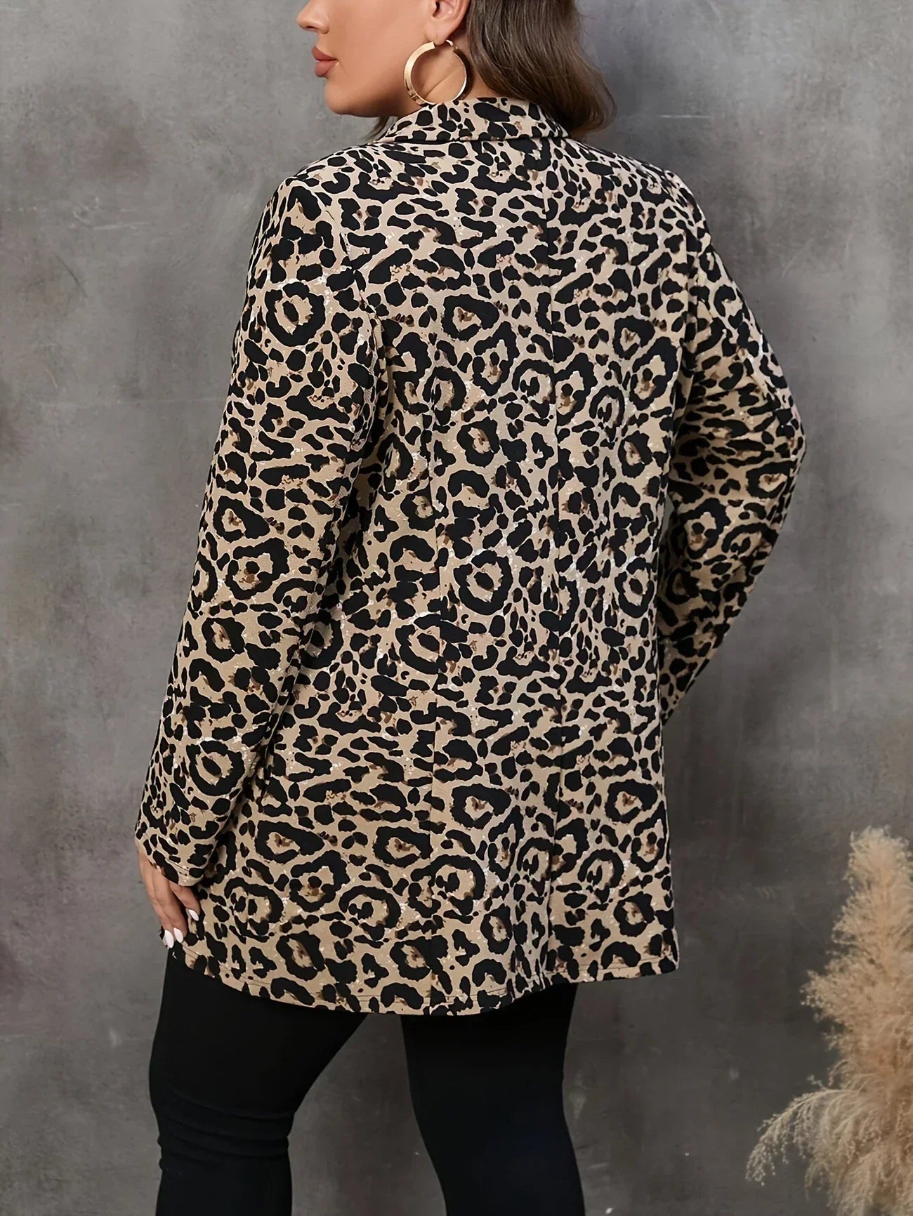 Olivia™ - Stilren Blazer i Plus Size med Leopardmönster