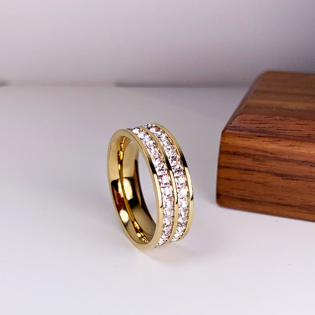 LUMINA SERENA | REFLEKTIONER AV ELEGANS RING
