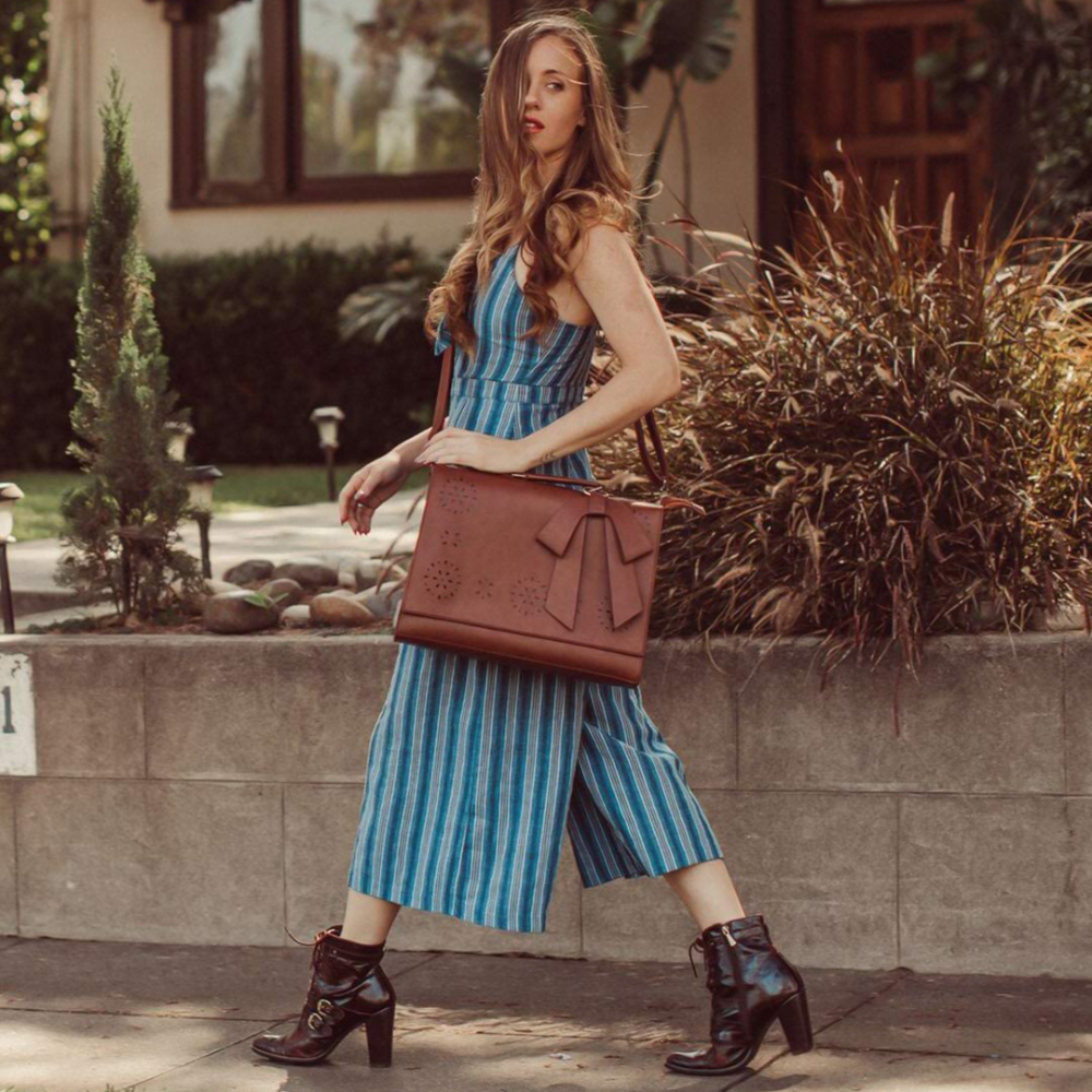 Elegant handväska med fluga från Grace