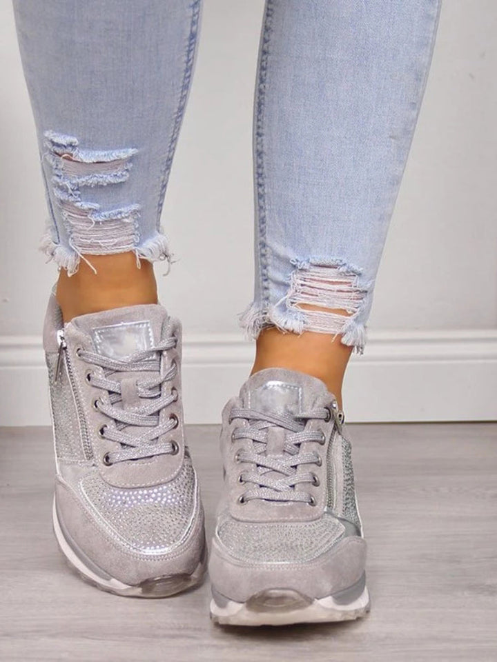 BIRGITTA – ORTOPEDISKA SNEAKERS MED DRAGKEDJA