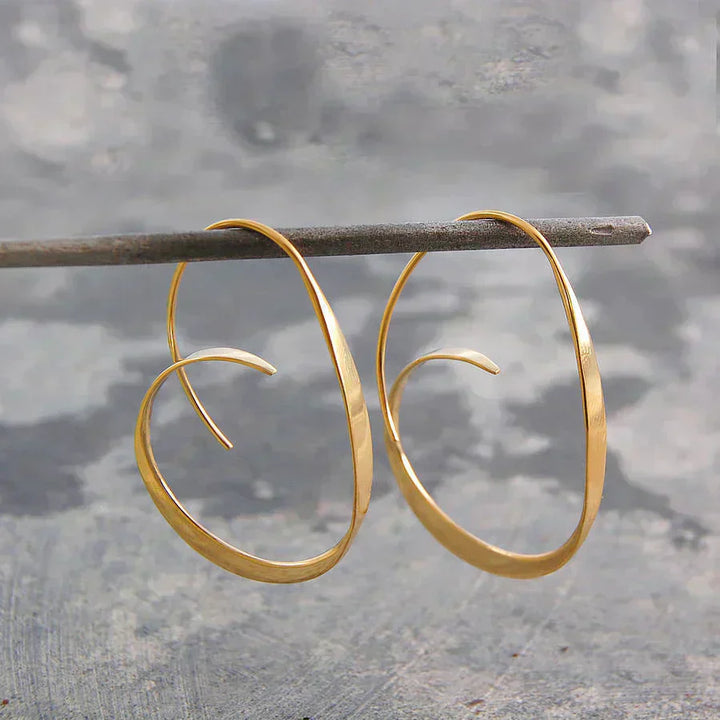 SPIRALE DEL CIELO | VISKNING AV ELEGANS ÖRHÄNGEN