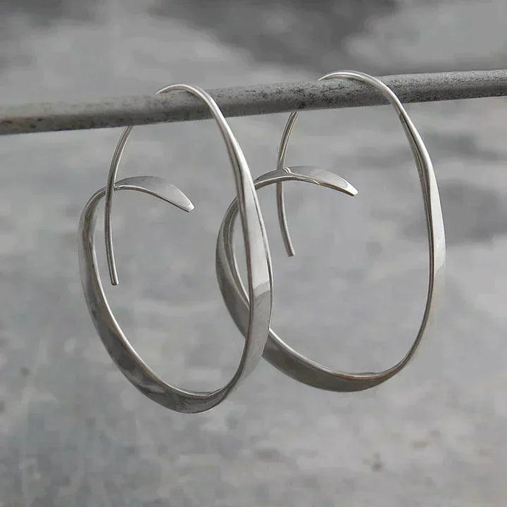 SPIRALE DEL CIELO | VISKNING AV ELEGANS ÖRHÄNGEN