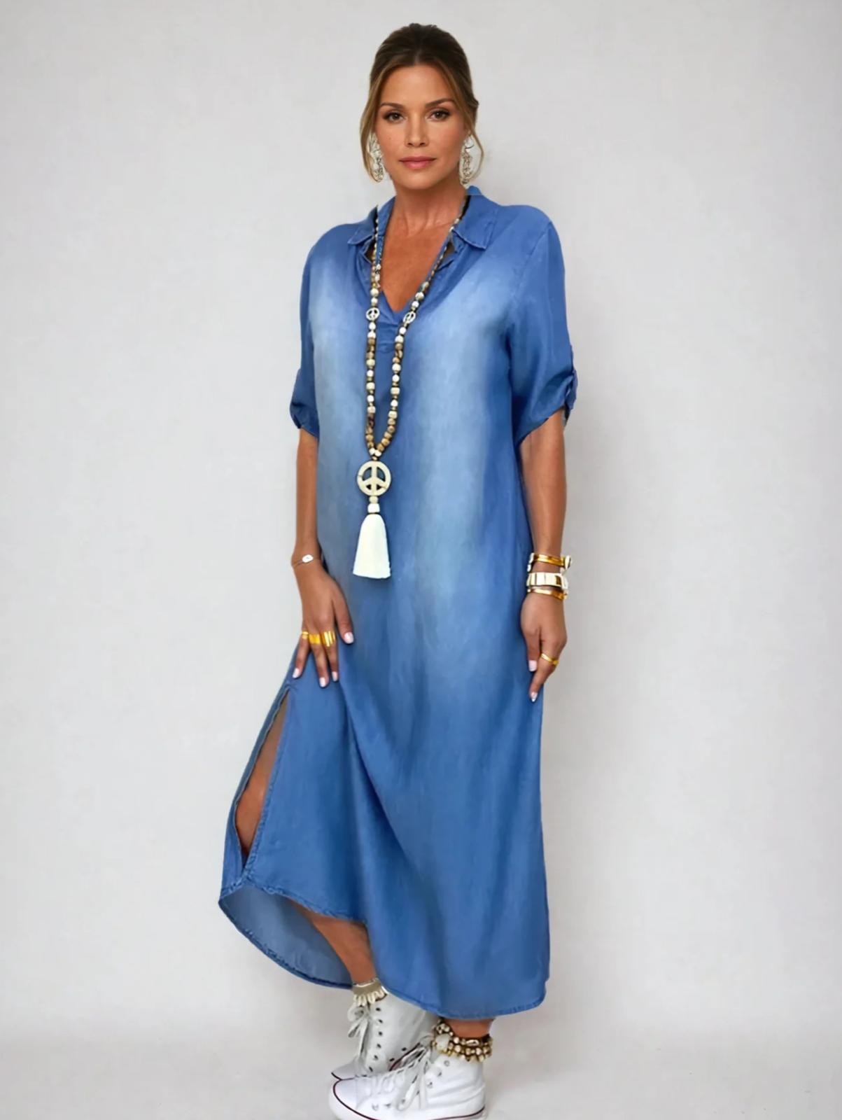 MILA – Maxiklänning i denimlook med sidoslits | Glans Stockholm