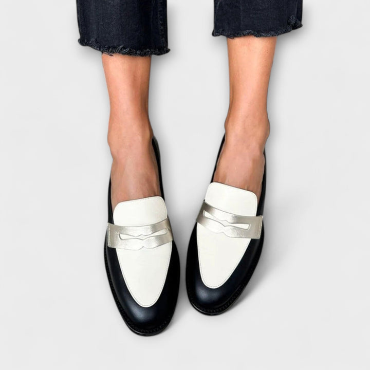 Xara – Svarta Loafers med Metallisk Glans