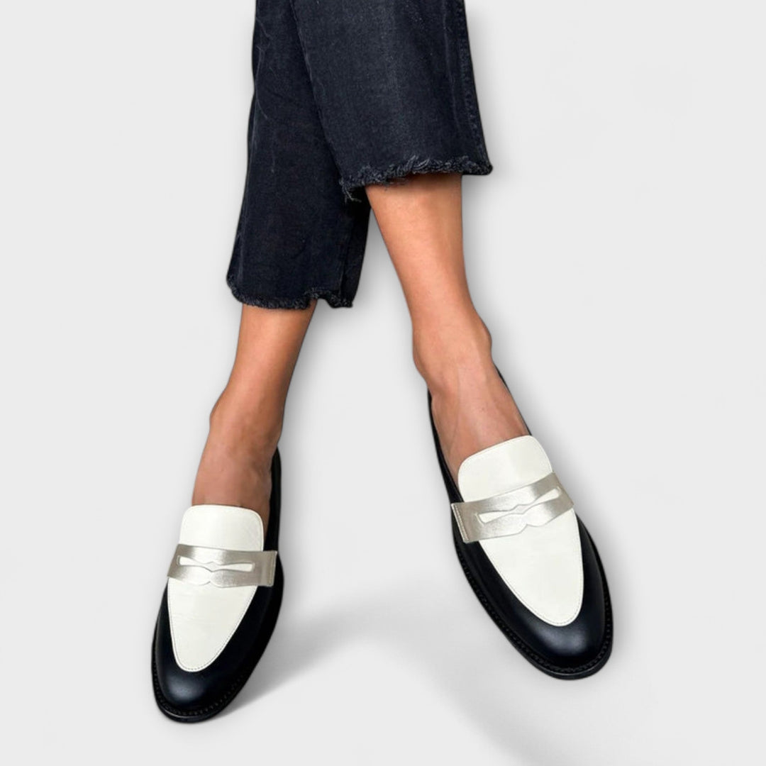 Xara – Svarta Loafers med Metallisk Glans