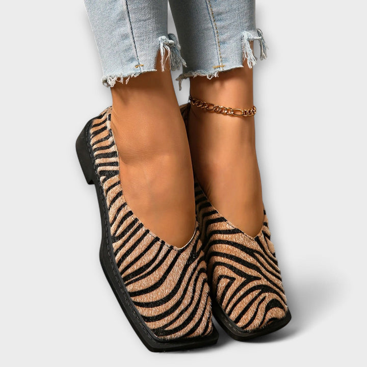 Ulani | Statement flats med djurinspirerat mönster