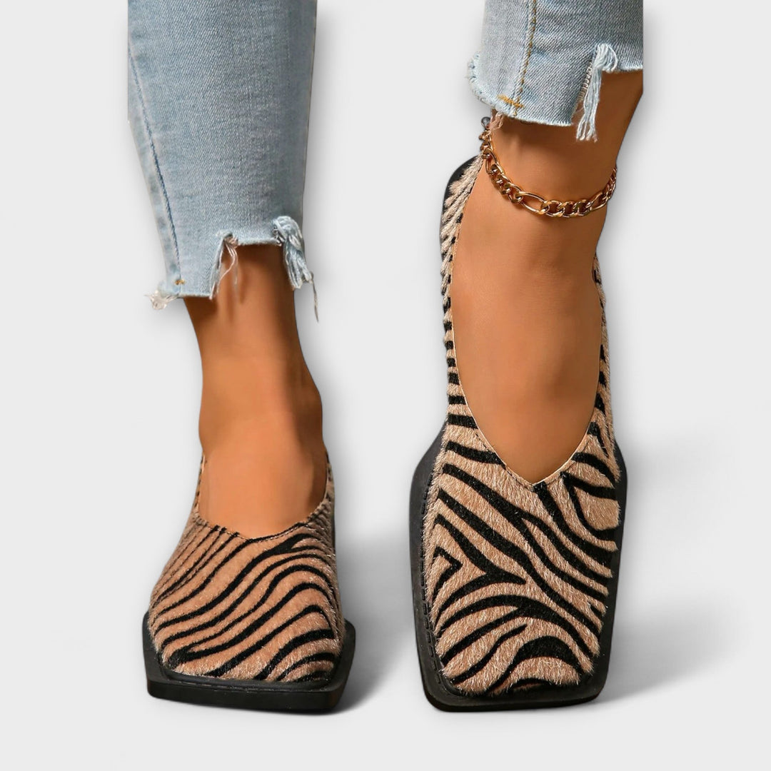 Ulani | Statement flats med djurinspirerat mönster