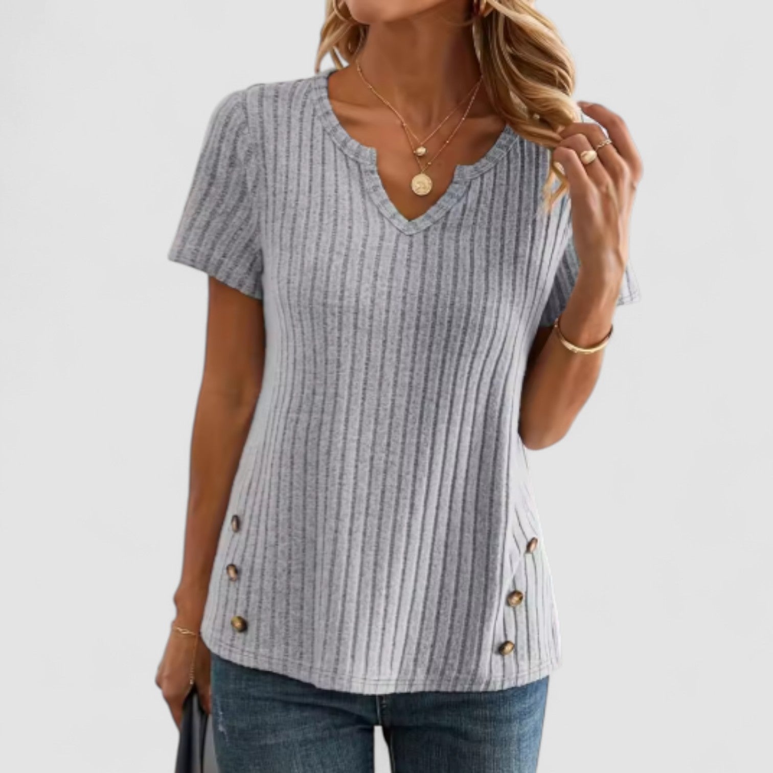 LANA™ | Elsa – V-ringad topp med diskreta detaljer