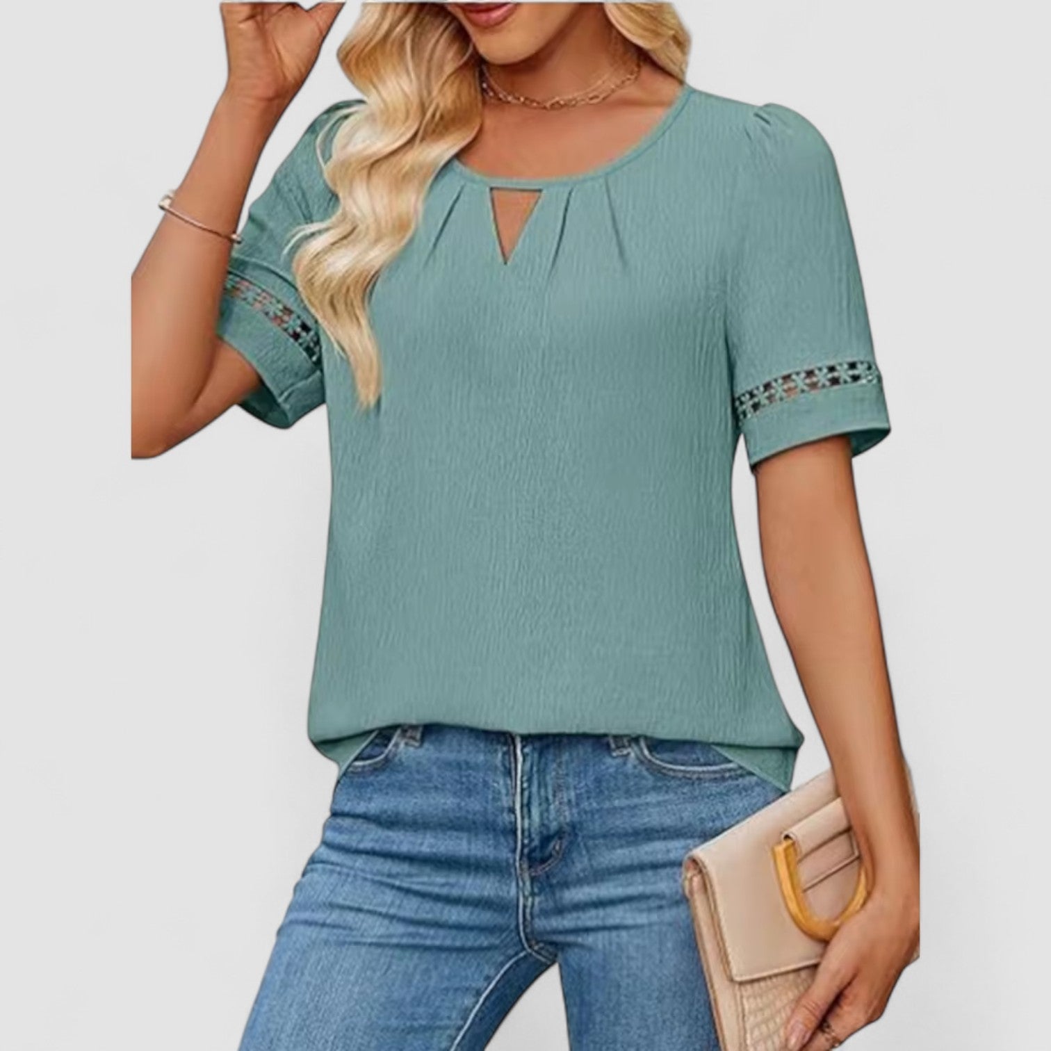 LANA™ | Ylva – Luftig topp med spetsdetaljer