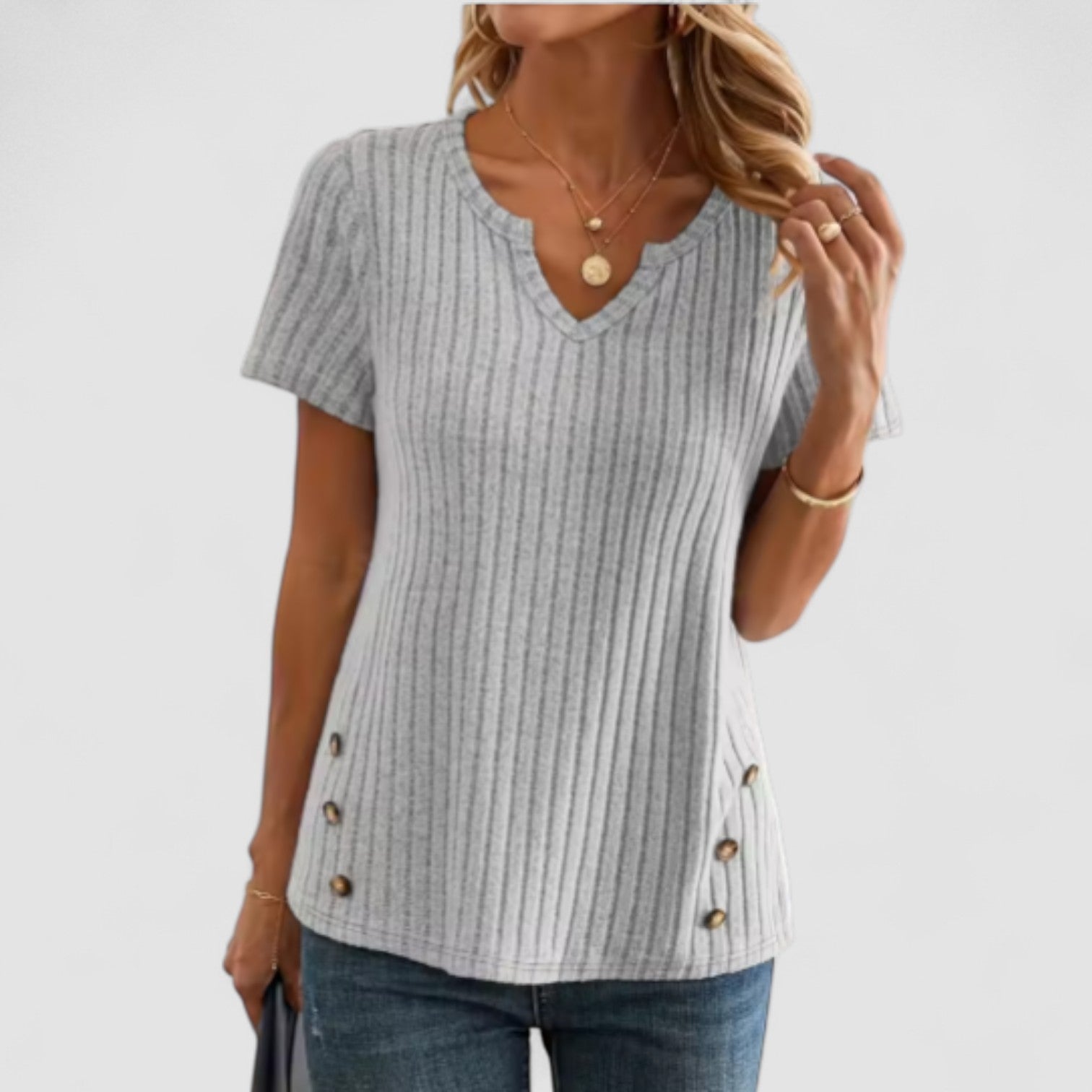 LANA™ | Elsa – V-ringad topp med diskreta detaljer