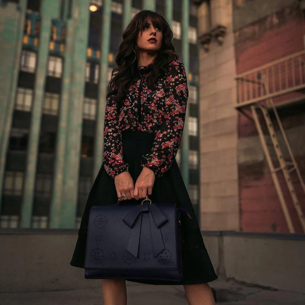 Elegant handväska med fluga från Grace